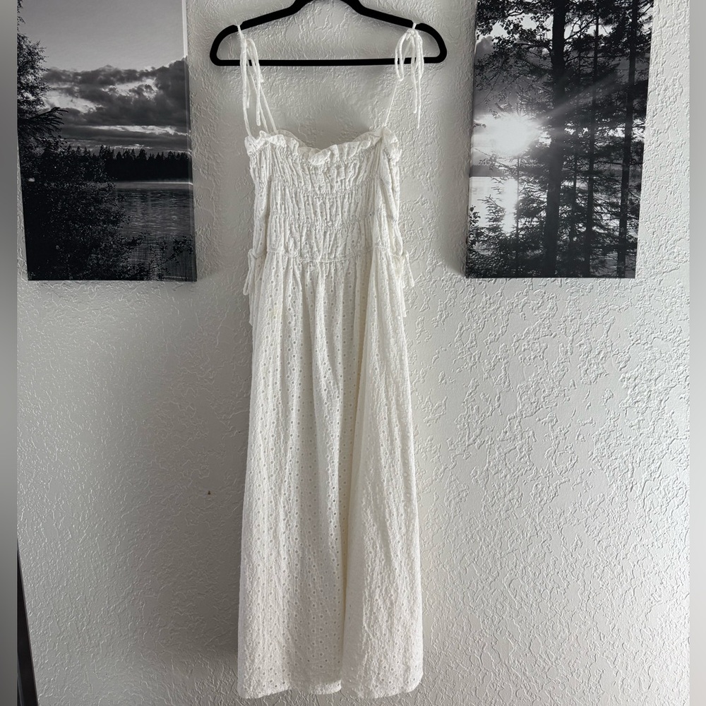 Neuflora White Eyelet Maxi Dress with Ties and Bows on the side - size Large EUC